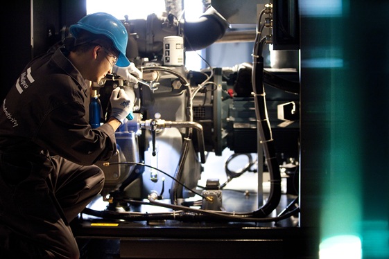 Atlas Copco Service Level Atlas Copco certified technician performing compressor service maintenance